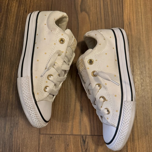 White Converse with gold stars - Picture 2 of 11